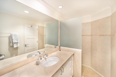 Palm Beach, Unit 206 Condominium/Apartment For Rent in Barbados