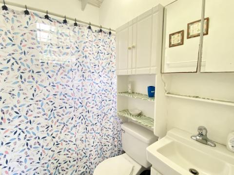 Heywoods 146 Two Bedroom Vacation Rental Apartment Full Bathroom with Shower