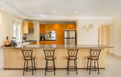 Beachfront Holiday Rental Barbados Palm Beach 410 Kitchen Island With Seating